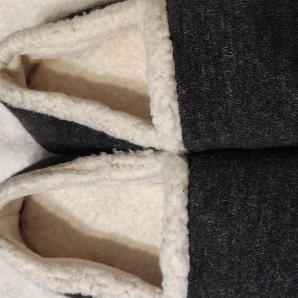 Isotoner, women slippers faux fur in size large, 8/9 - Picture 4 of 4